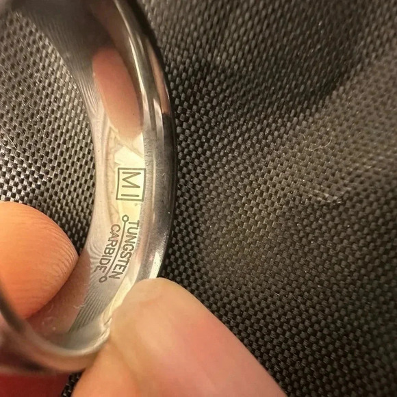 Men's Tungsten Chevron Pattern Band Size 10.5 - Picture 2 of 3